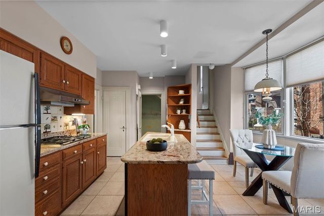 7721 Country Club Court, Clayton, MO 63105