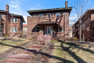 7721 Country Club Court, Clayton, MO 63105