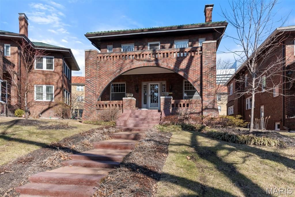 7721 Country Club Court, Clayton, MO 63105