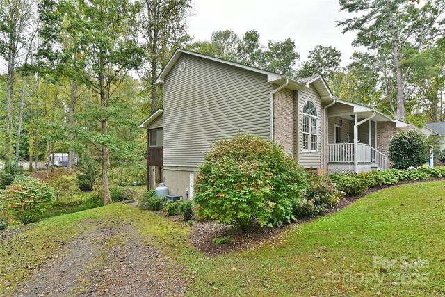 145 Fox Glen Drive, Arden, NC 28704