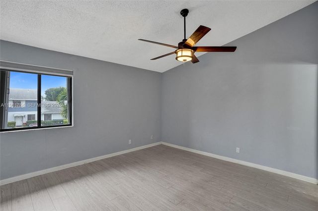 2641 W Gately Dr W 1002, West Palm Beach, FL 33415