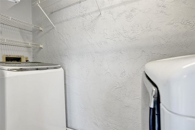 2641 W Gately Dr W 1002, West Palm Beach, FL 33415