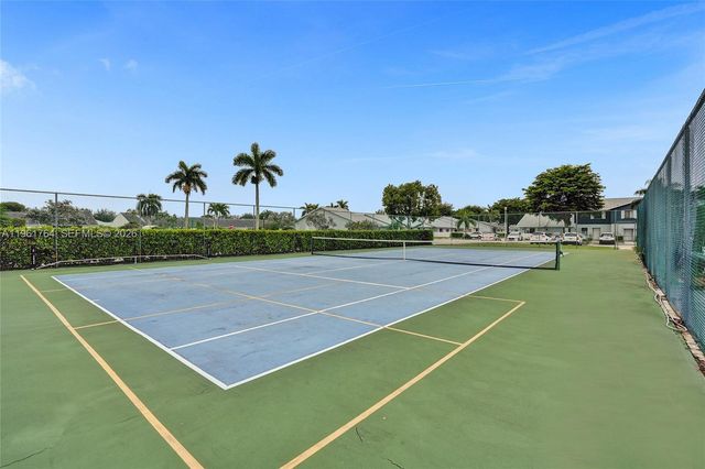 2641 W Gately Dr W 1002, West Palm Beach, FL 33415