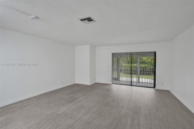 2641 W Gately Dr W 1002, West Palm Beach, FL 33415