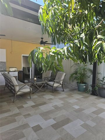 1067 W 37th St, Hialeah, FL 33012