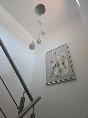 1067 W 37th St, Hialeah, FL 33012