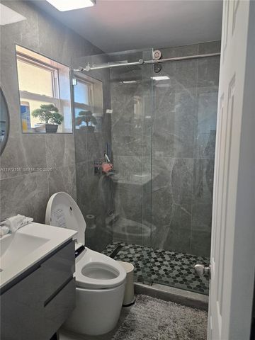 1067 W 37th St, Hialeah, FL 33012