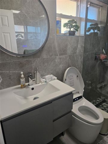 1067 W 37th St, Hialeah, FL 33012