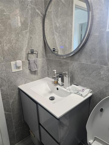 1067 W 37th St, Hialeah, FL 33012