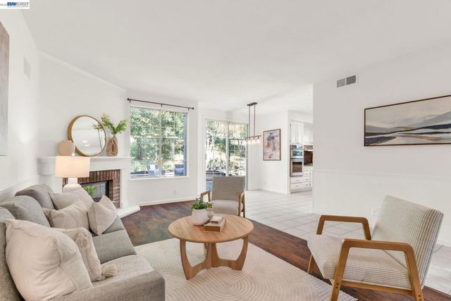 690 Glasgow Cir, Danville, CA 94526