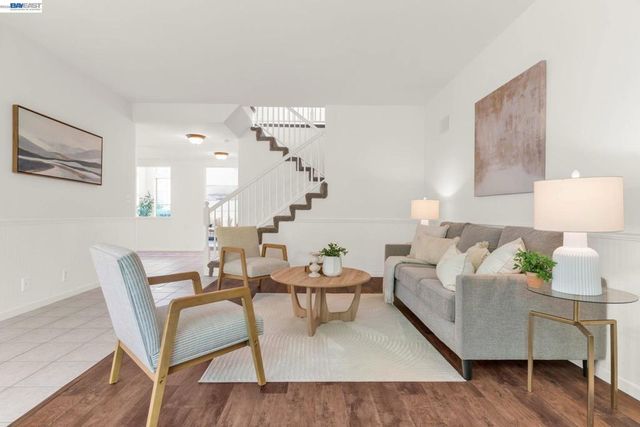 690 Glasgow Cir, Danville, CA 94526