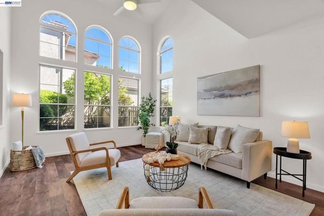 690 Glasgow Cir, Danville, CA 94526