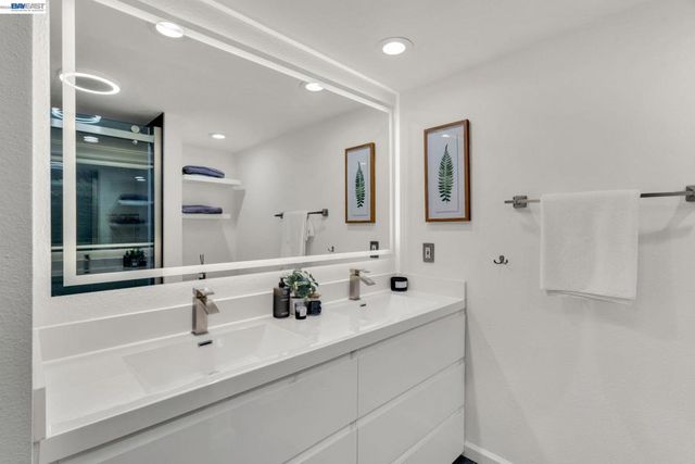 690 Glasgow Cir, Danville, CA 94526