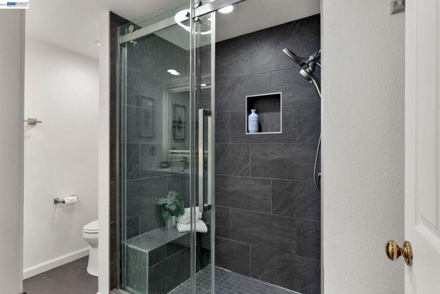 690 Glasgow Cir, Danville, CA 94526