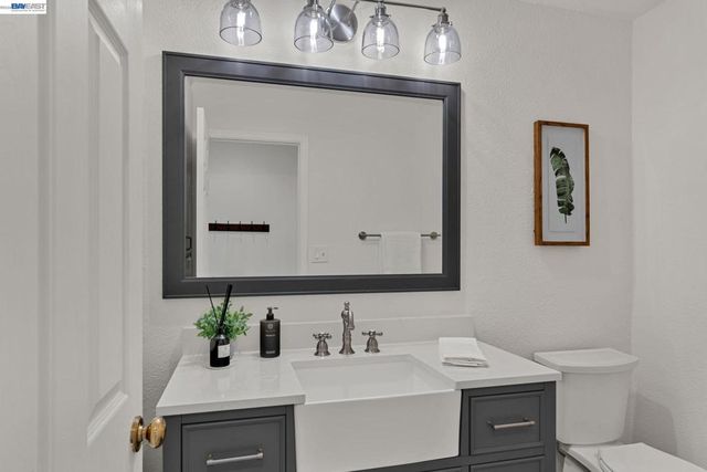 690 Glasgow Cir, Danville, CA 94526