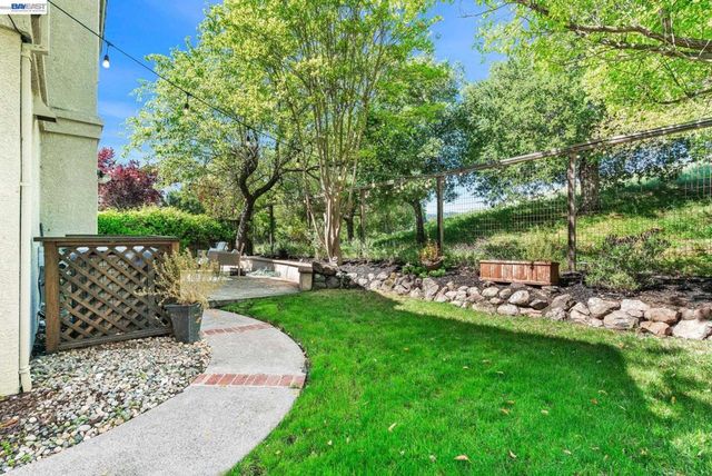 690 Glasgow Cir, Danville, CA 94526