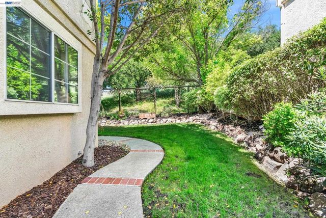690 Glasgow Cir, Danville, CA 94526