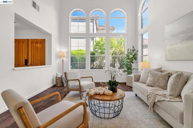 690 Glasgow Cir, Danville, CA 94526