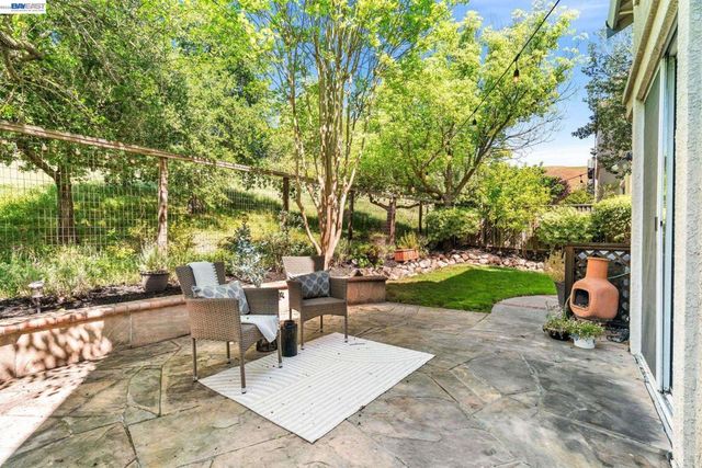 690 Glasgow Cir, Danville, CA 94526