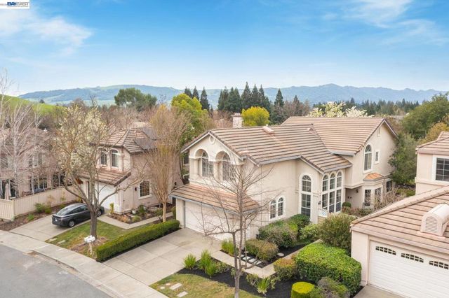 690 Glasgow Cir, Danville, CA 94526