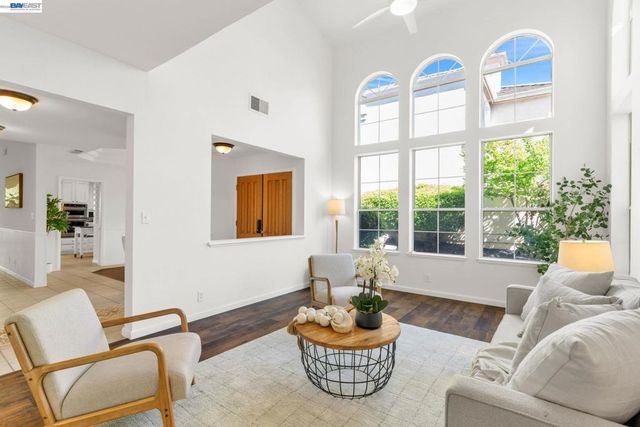 690 Glasgow Cir, Danville, CA 94526