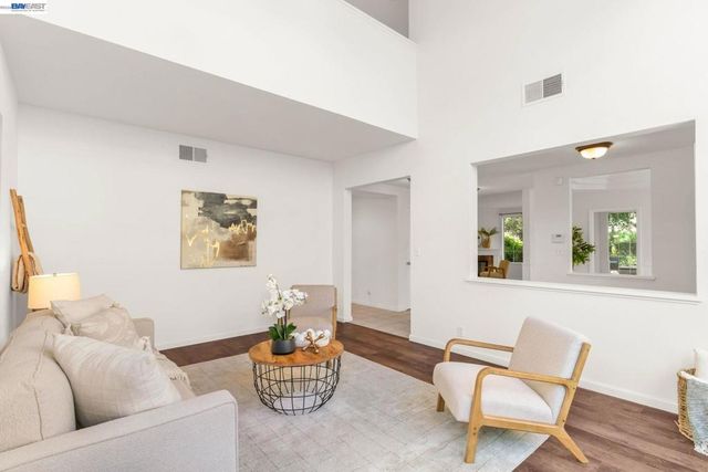 690 Glasgow Cir, Danville, CA 94526