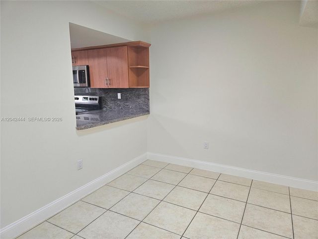 11071 NW 7th St 104-15, Miami, FL 33172