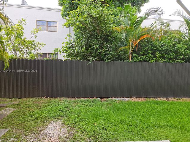 11071 NW 7th St 104-15, Miami, FL 33172