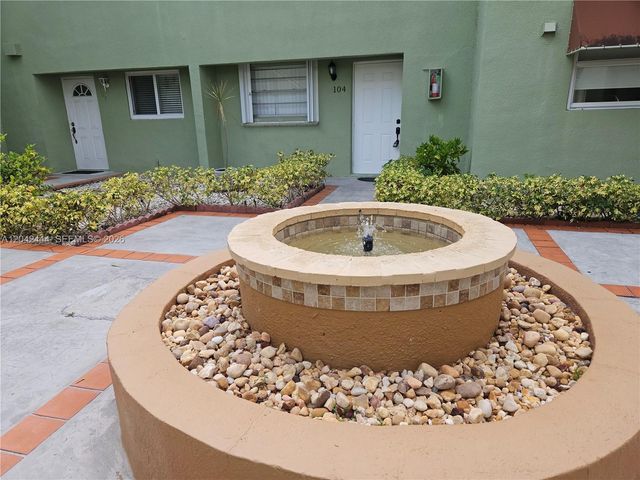 11071 NW 7th St 104-15, Miami, FL 33172