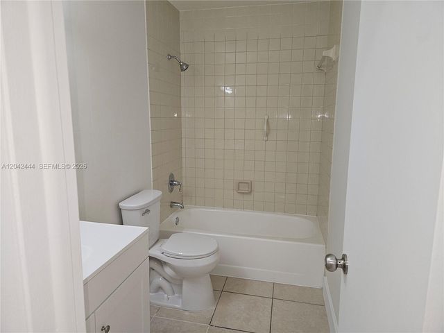 11071 NW 7th St 104-15, Miami, FL 33172
