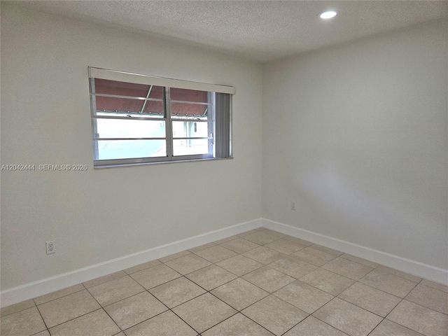 11071 NW 7th St 104-15, Miami, FL 33172