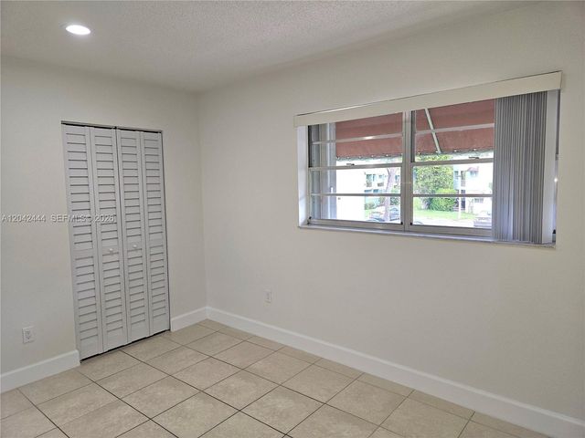 11071 NW 7th St 104-15, Miami, FL 33172