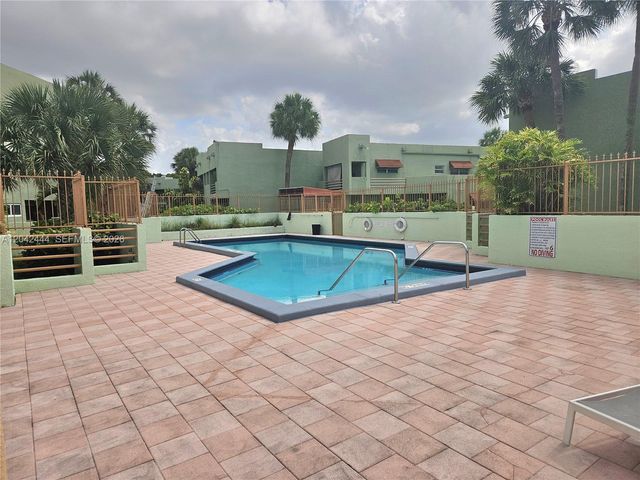 11071 NW 7th St 104-15, Miami, FL 33172