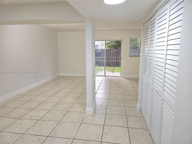 11071 NW 7th St 104-15, Miami, FL 33172