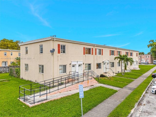 427 NW 84th Ter 427, Miami, FL 33150