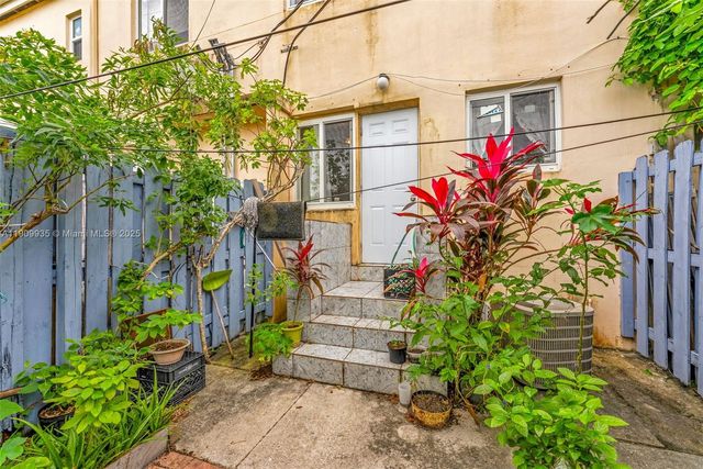 427 NW 84th Ter 427, Miami, FL 33150