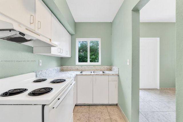 427 NW 84th Ter 427, Miami, FL 33150