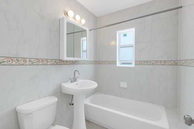 427 NW 84th Ter 427, Miami, FL 33150