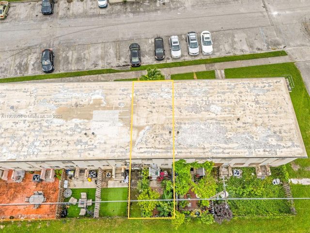 427 NW 84th Ter 427, Miami, FL 33150