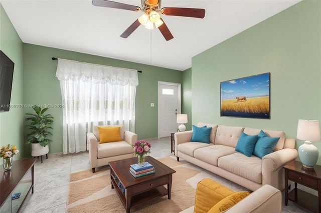 427 NW 84th Ter 427, Miami, FL 33150