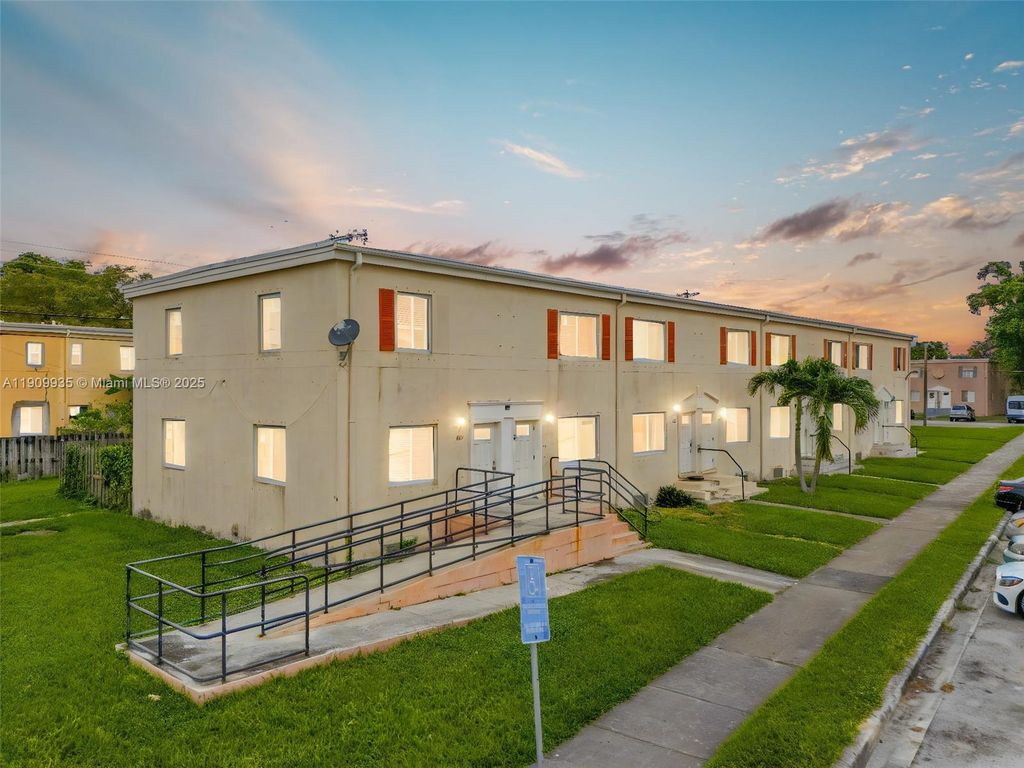 427 NW 84th Ter 427, Miami, FL 33150