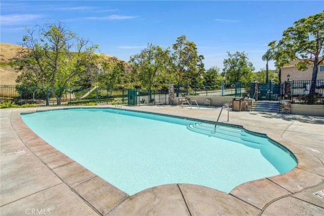 566 Hooper, Simi Valley, CA 93065