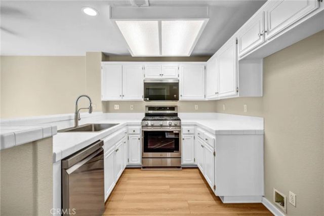 566 Hooper, Simi Valley, CA 93065