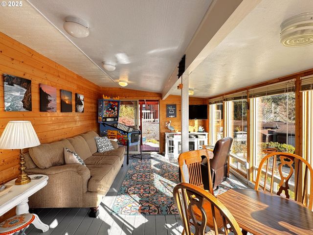 19921 WHALESHEAD Rd T 1, Brookings, OR 97415