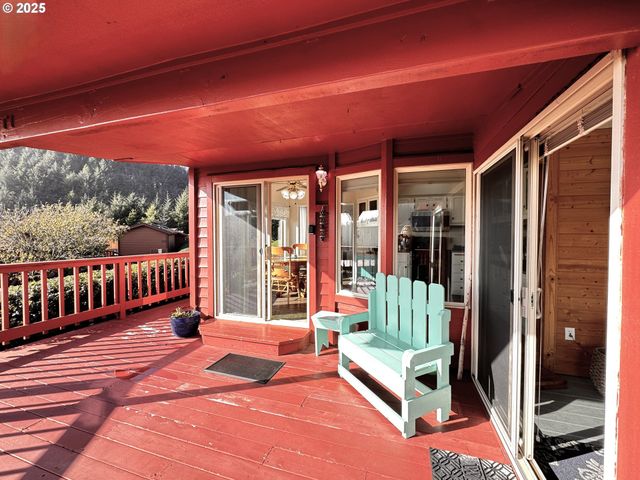 19921 WHALESHEAD Rd T 1, Brookings, OR 97415