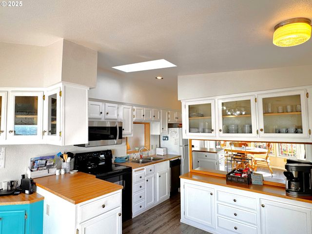 19921 WHALESHEAD Rd T 1, Brookings, OR 97415