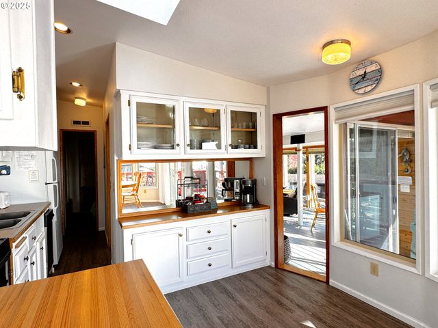 19921 WHALESHEAD Rd T 1, Brookings, OR 97415