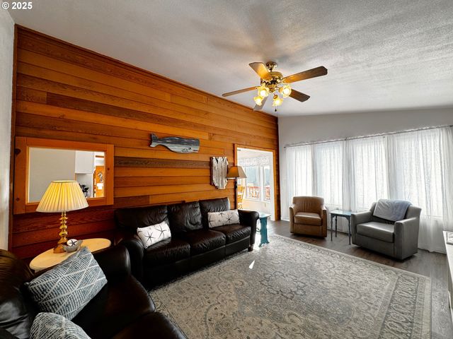 19921 WHALESHEAD Rd T 1, Brookings, OR 97415