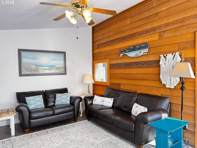 19921 WHALESHEAD Rd T 1, Brookings, OR 97415