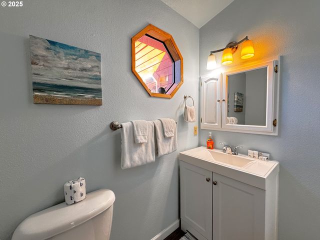 19921 WHALESHEAD Rd T 1, Brookings, OR 97415